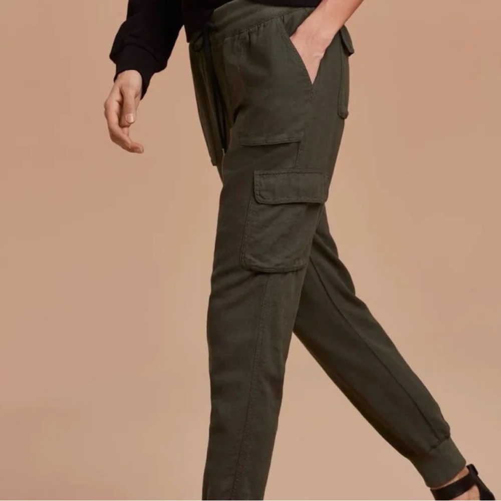 Aritzia Community Cargo Pants - Size L